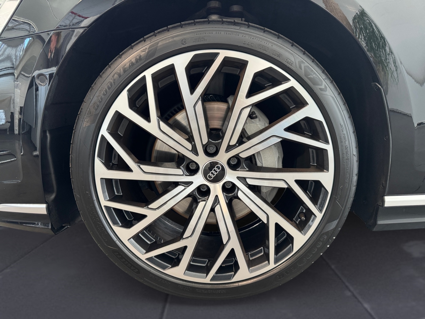 Audi A8 S line