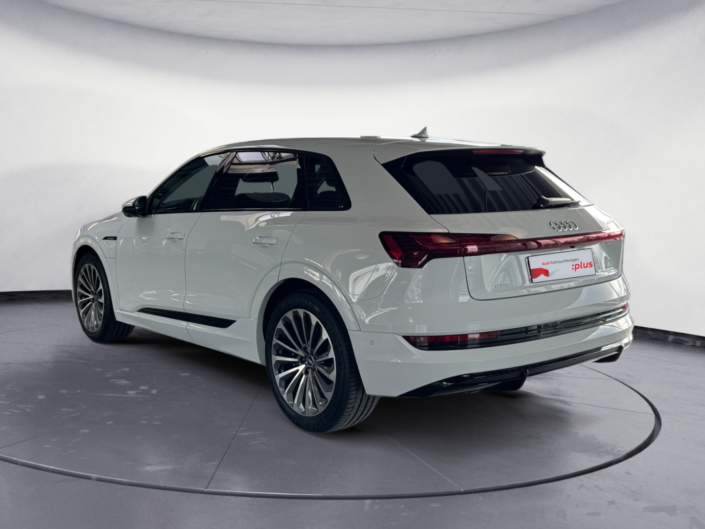 Audi e-tron S line