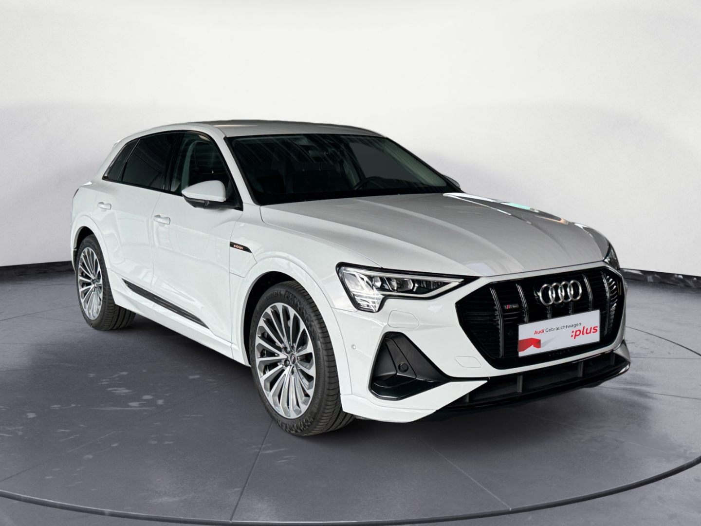 Audi e-tron S line