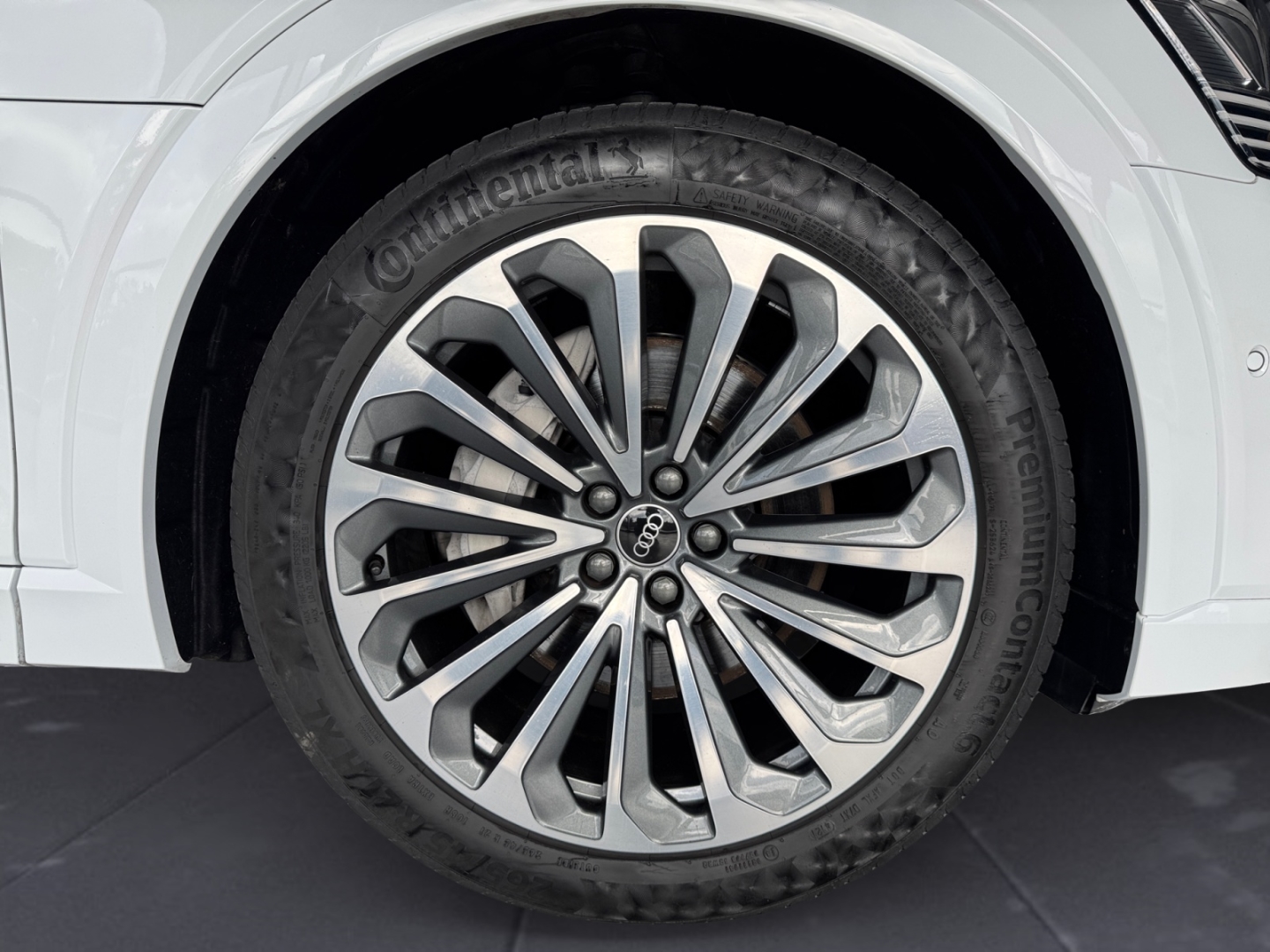 Audi e-tron S line