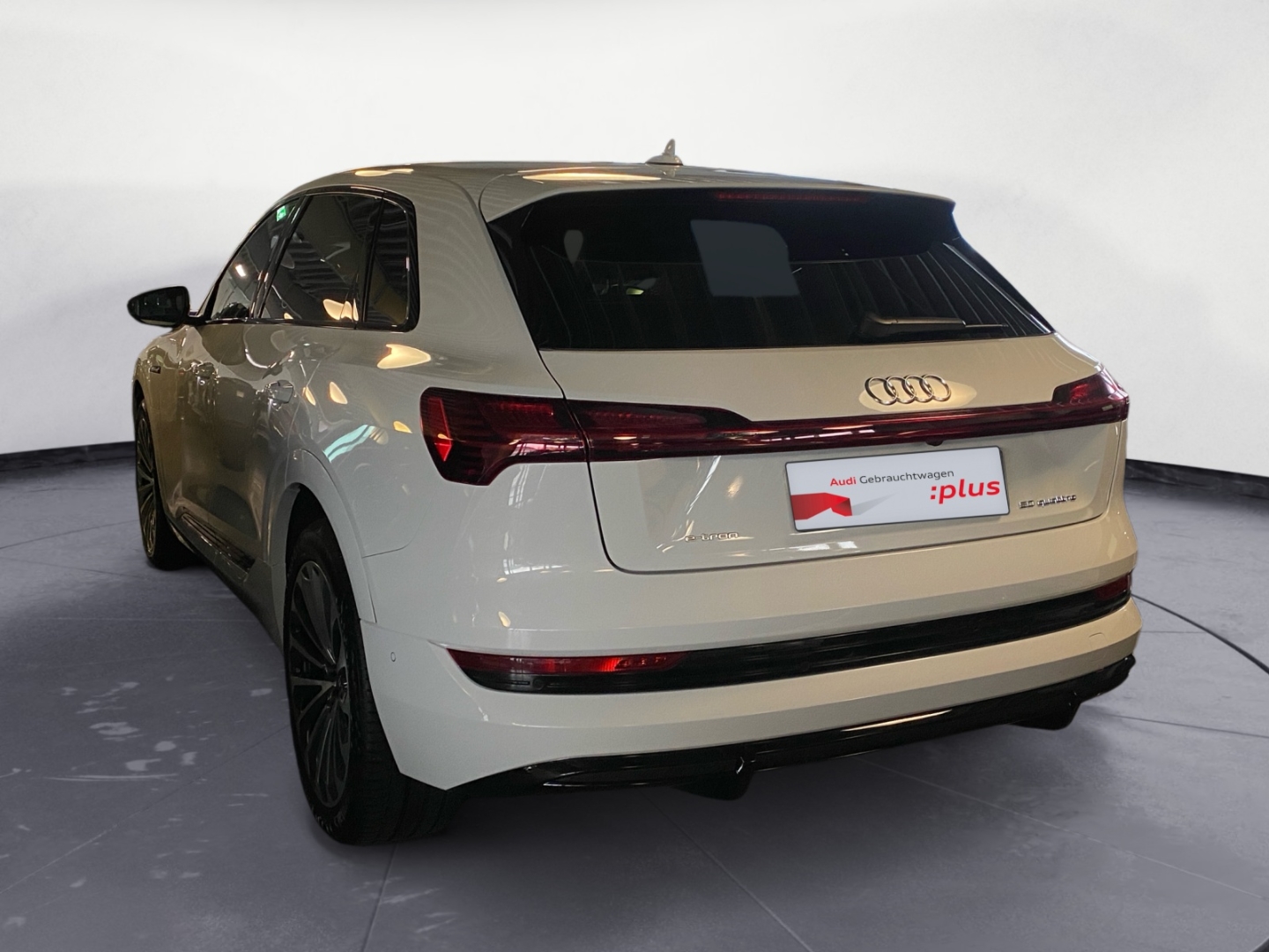 Audi e-tron S line