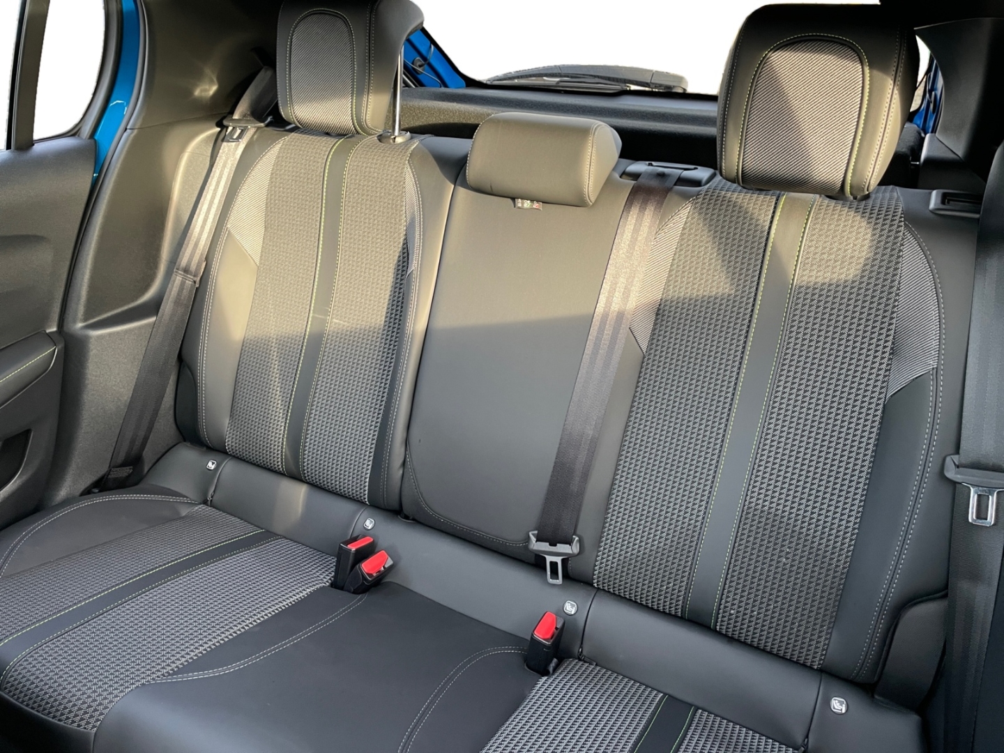 Peugeot 208 e-GT LED/NAVI/KAMERA/PANO+++