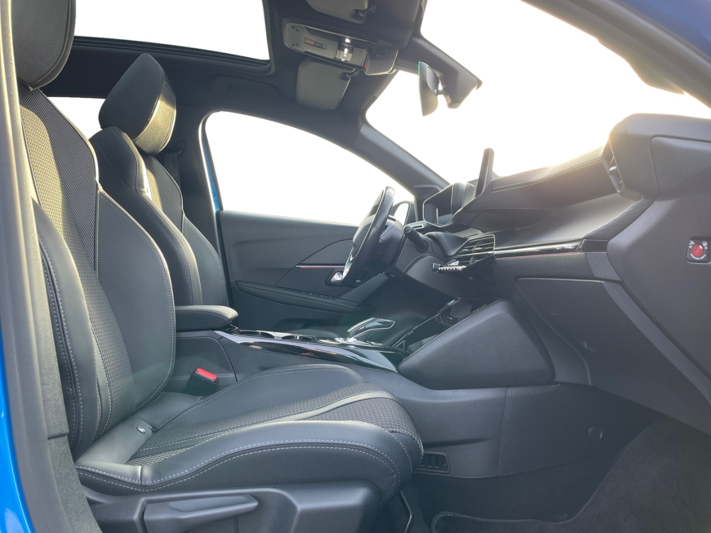 Peugeot 208 e-GT LED/NAVI/KAMERA/PANO+++