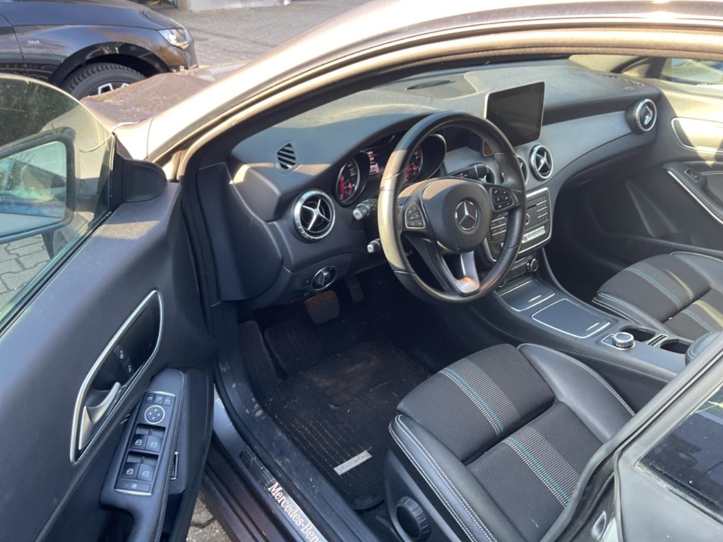 Mercedes-Benz CLA 200 Shooting