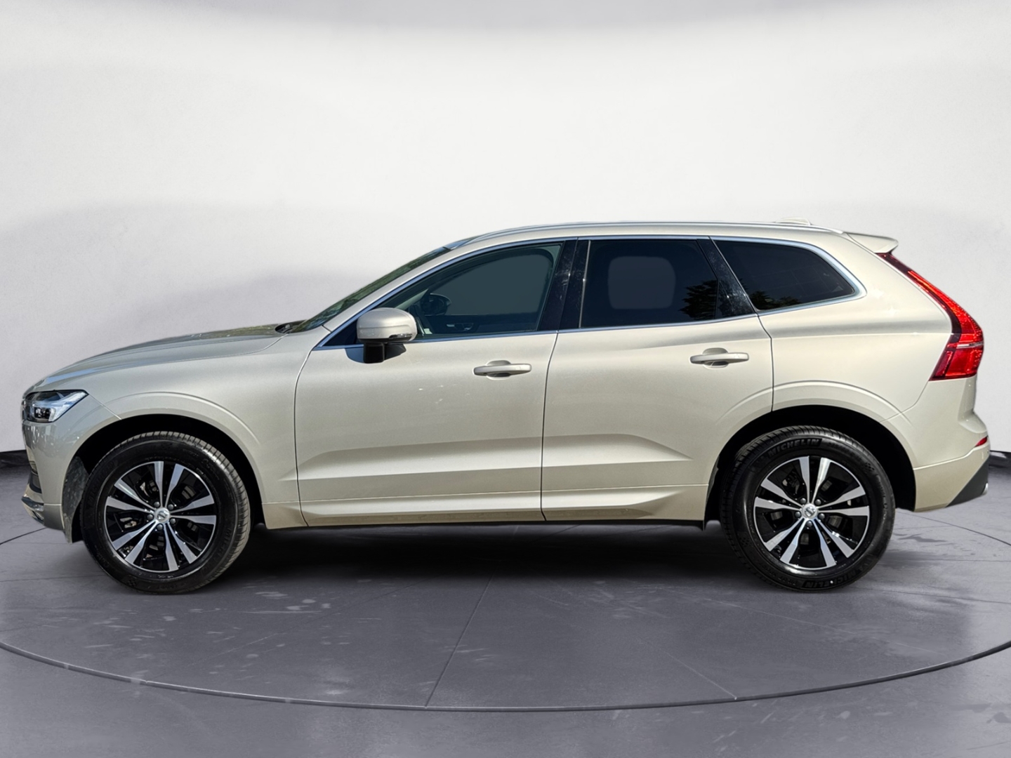 Volvo XC60 Momentum Pro