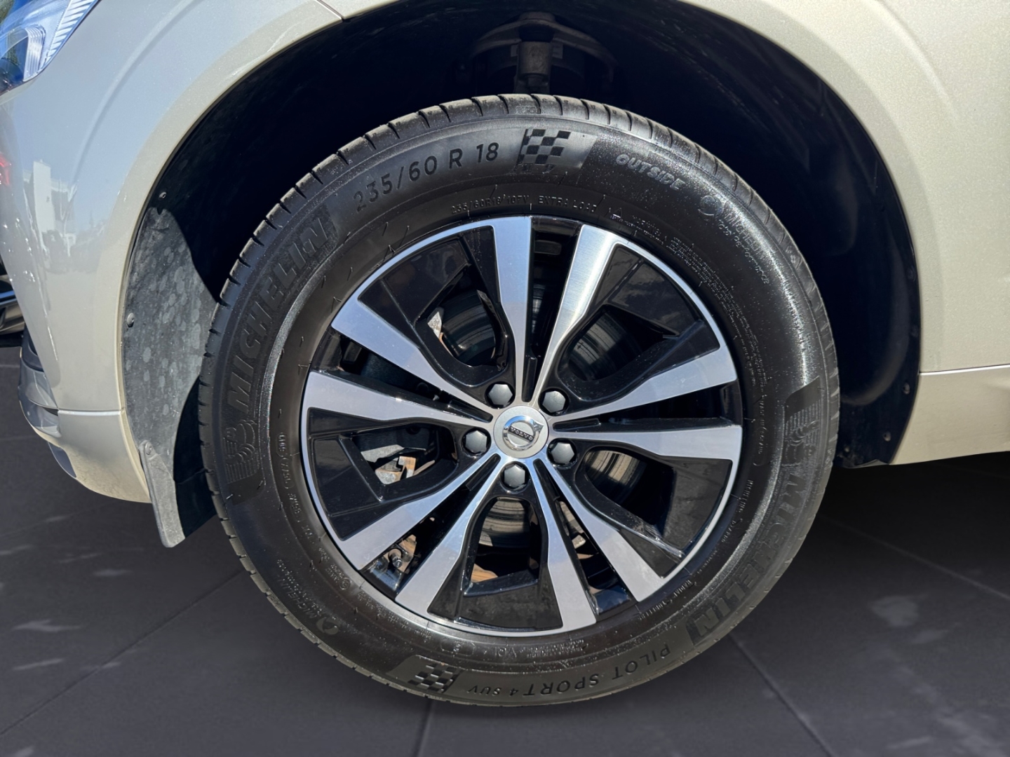 Volvo XC60 Momentum Pro